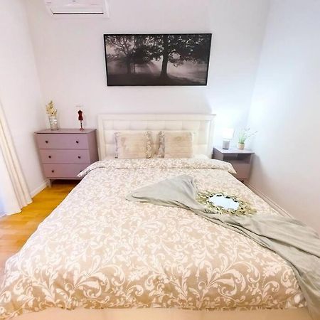 Old Town Spacious Apartment Bucarest Esterno foto
