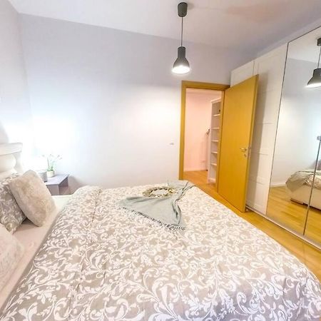 Old Town Spacious Apartment Bucarest Esterno foto