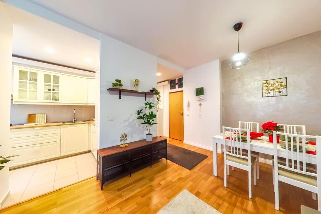 Old Town Spacious Apartment Bucarest Esterno foto