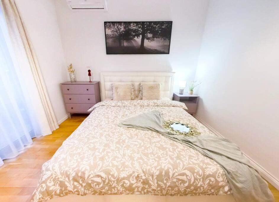 Old Town Spacious Apartment Bucarest Esterno foto