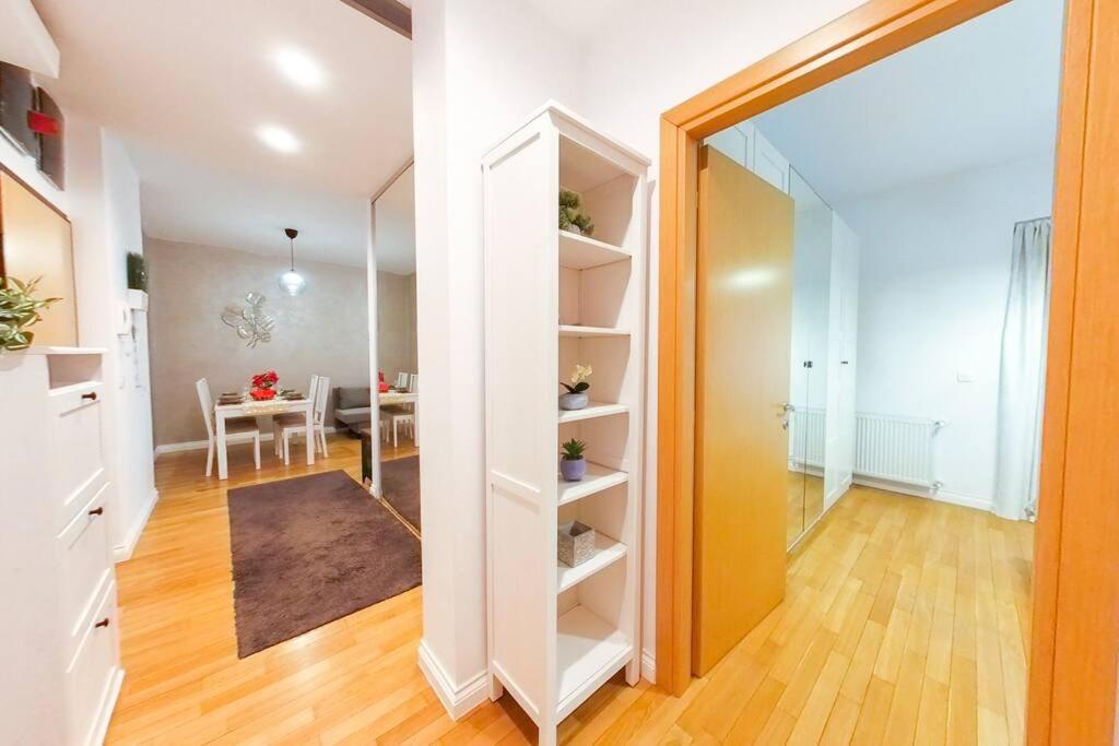 Old Town Spacious Apartment Bucarest Esterno foto